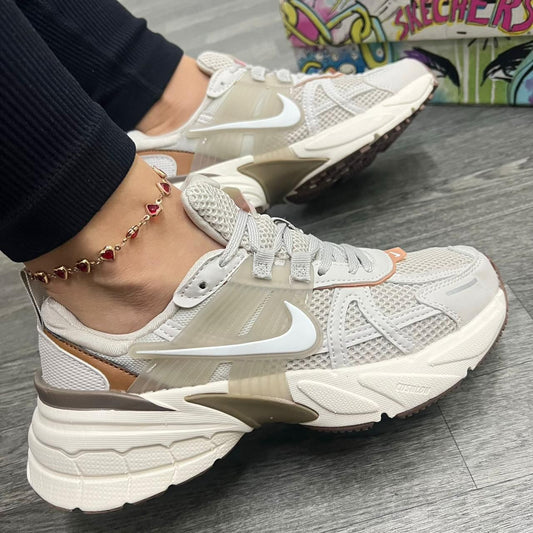 Nike Vomero Café Damas