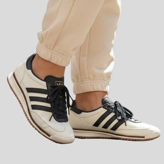 ADIDAS  SL