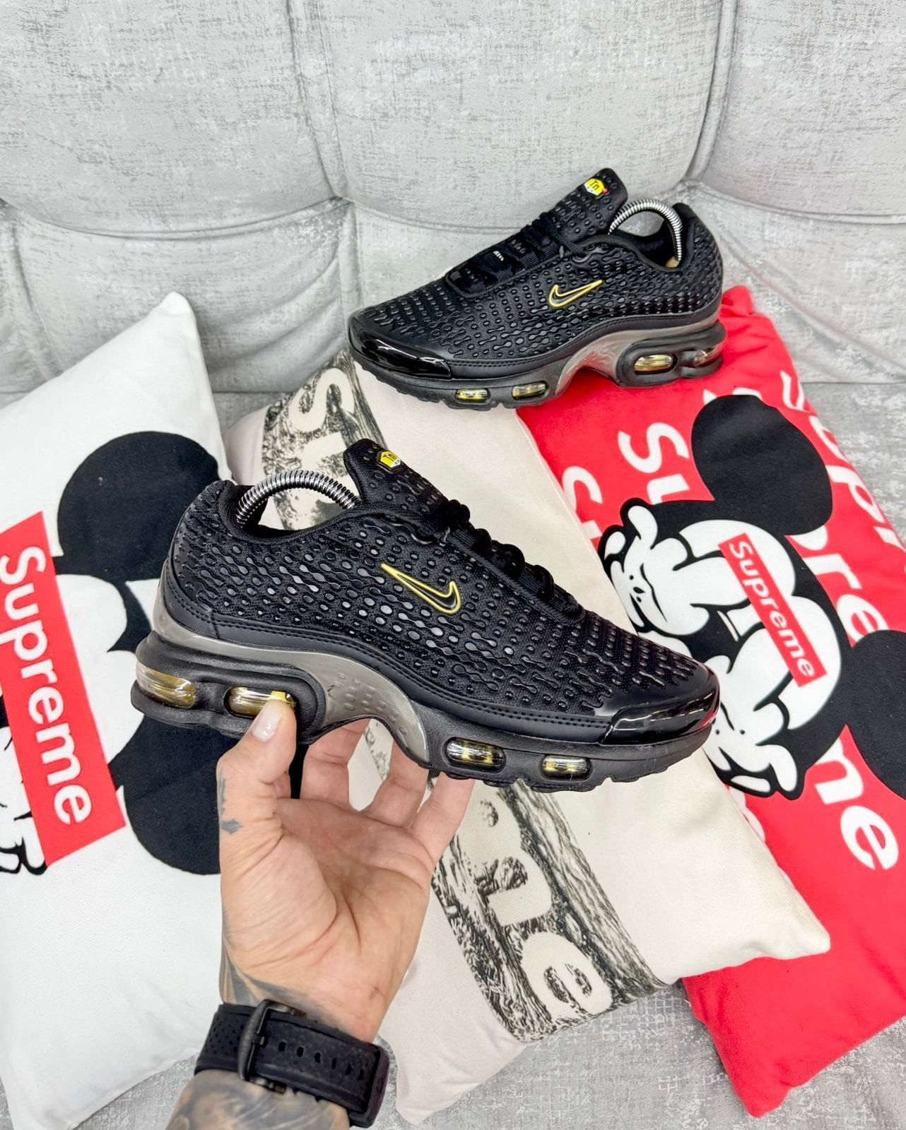 NIKE AIR MAX PLUS