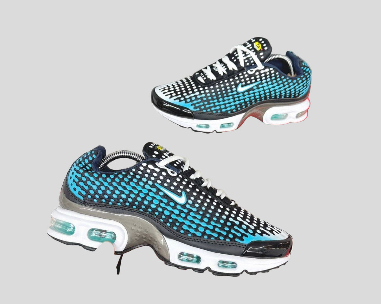 NIKE AIR MAX PLUS