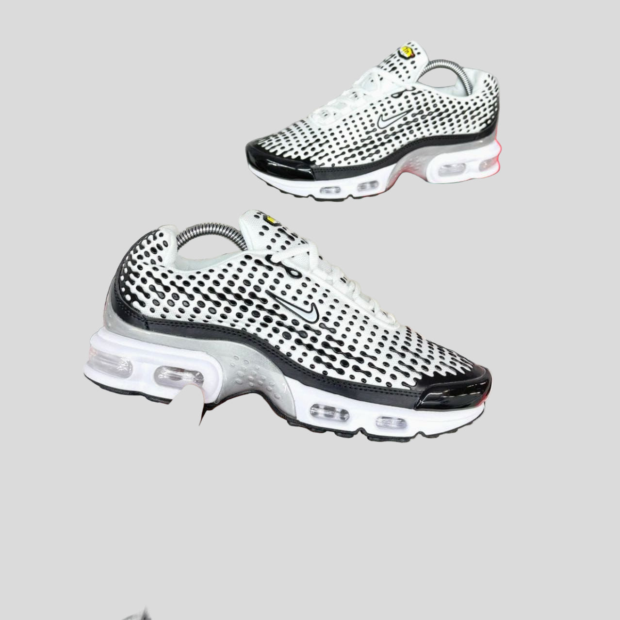 NIKE AIR MAX PLUS
