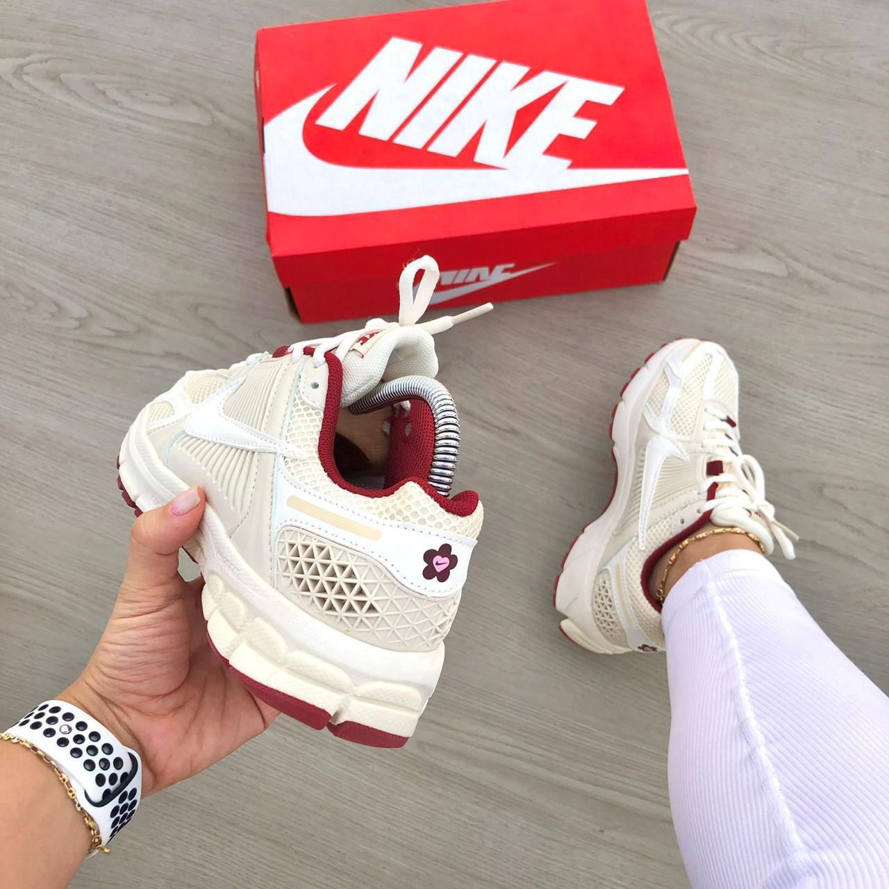 NIKE VOMERO BEIGE