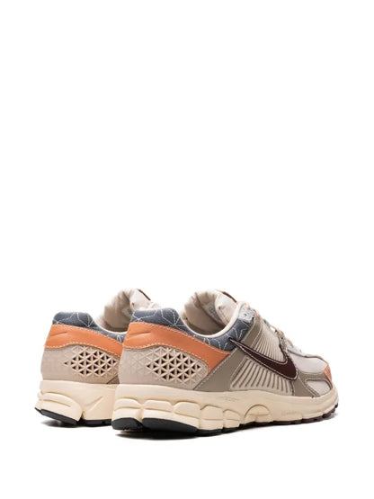 NIKE ZOOM VOMERO 5 SASHIKO.