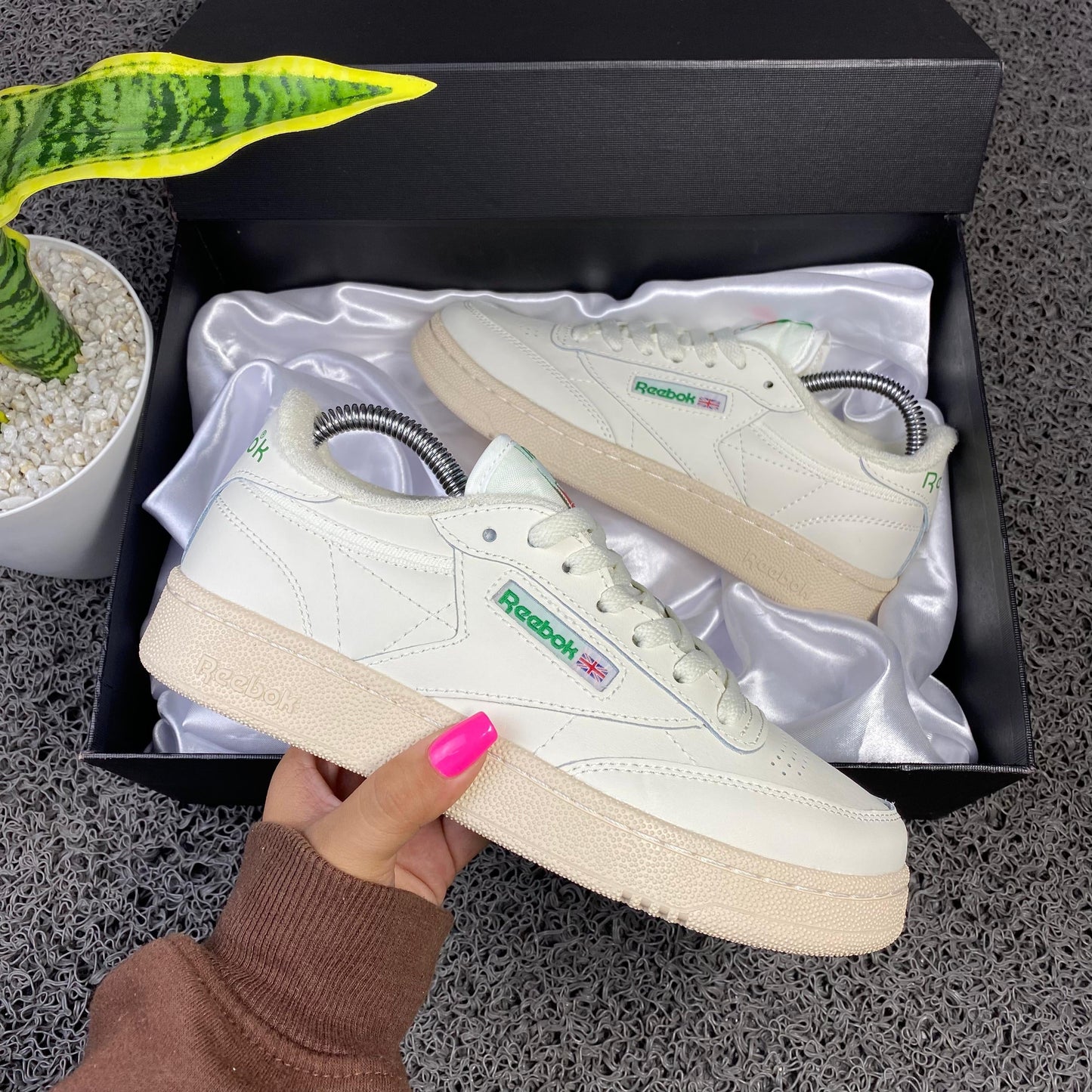 REEBOK BEIGE
