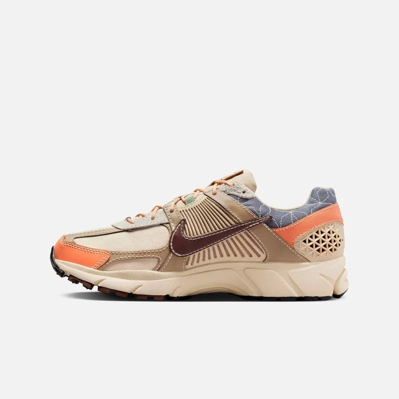 NIKE ZOOM VOMERO 5 SASHIKO.