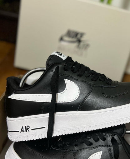 Nike Air Force One Negro Suela Blanca